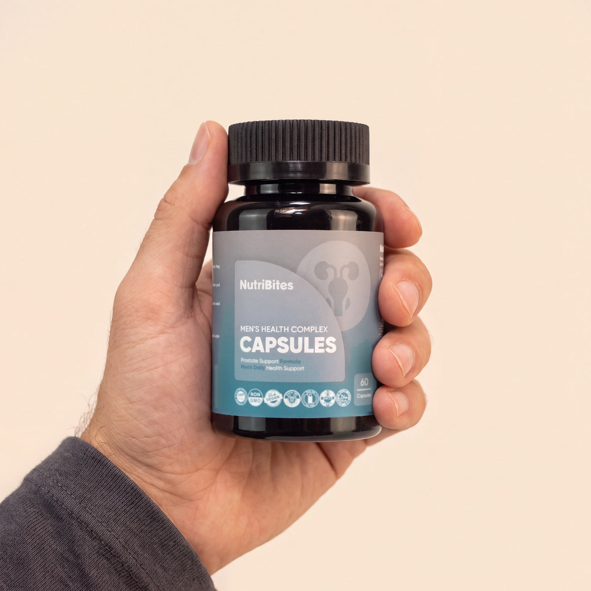 Men's Multinutrient Capsules with Zinc & Selenium – in hand